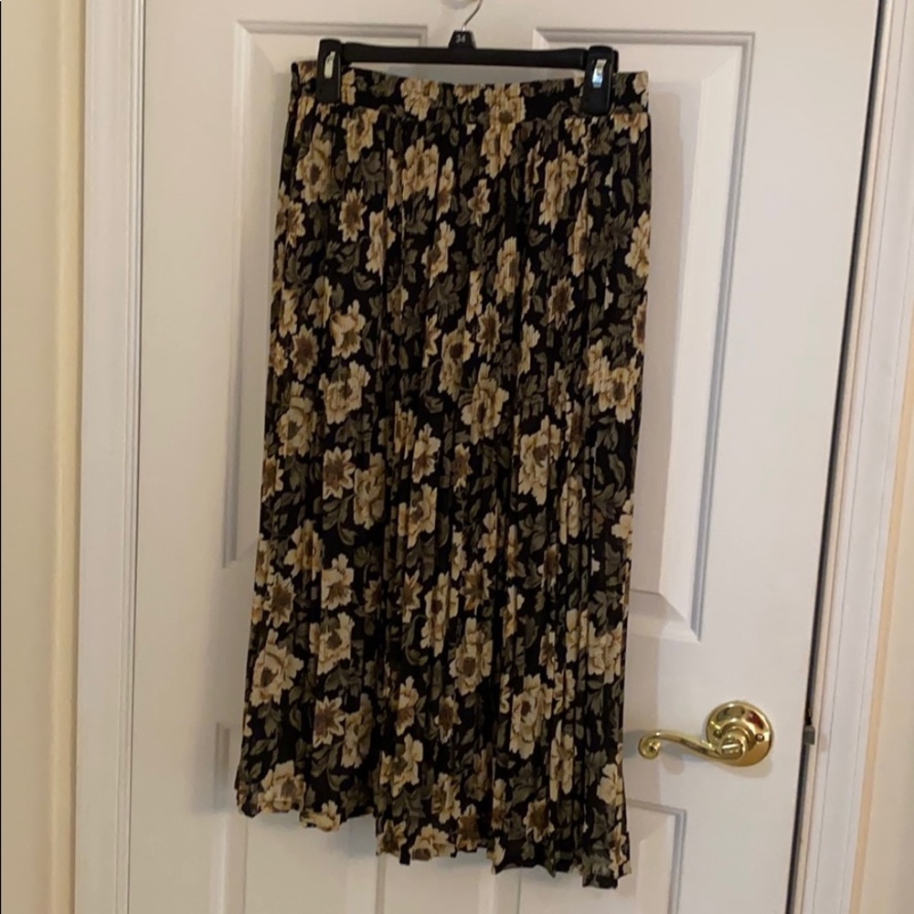 Sag Harbor pleated skirt